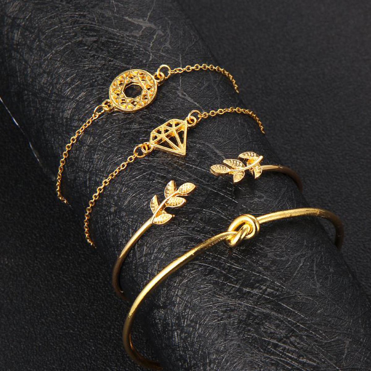 New Trendy Fashionable 4Pcs/ Set Women Simple Design Gold Plated Chain Bracelets for Girls Simple Stylish / Bracelet for Women New Collection 2024