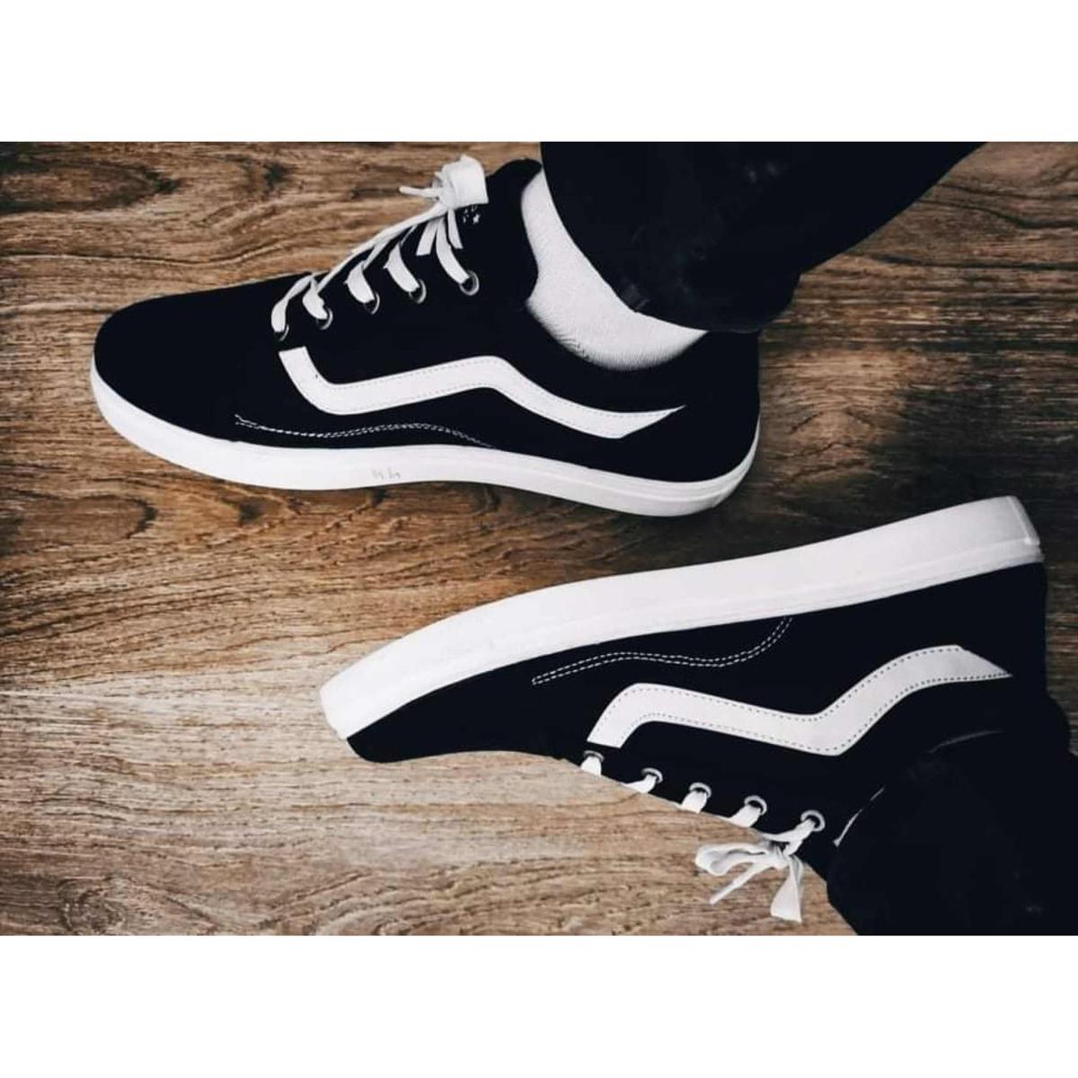Sneakers Shoes For Men Summer Cotton Canvas Slip On Loafers Casual Breathable Lightweight Fashion Sneakers Low Top Moccasin Style Rubber Sole Comfort Daily Wear Black